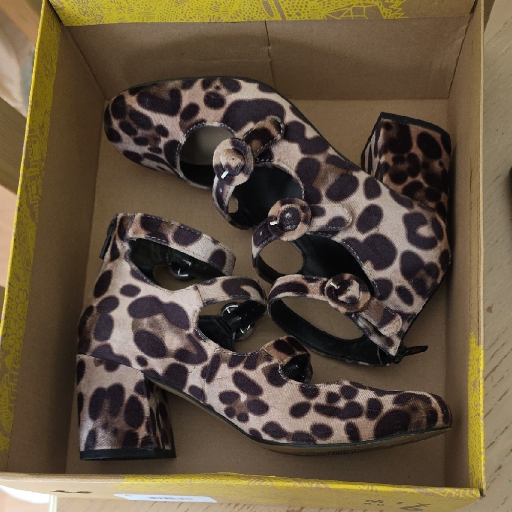 Stylish Leopard Print Block Heels
